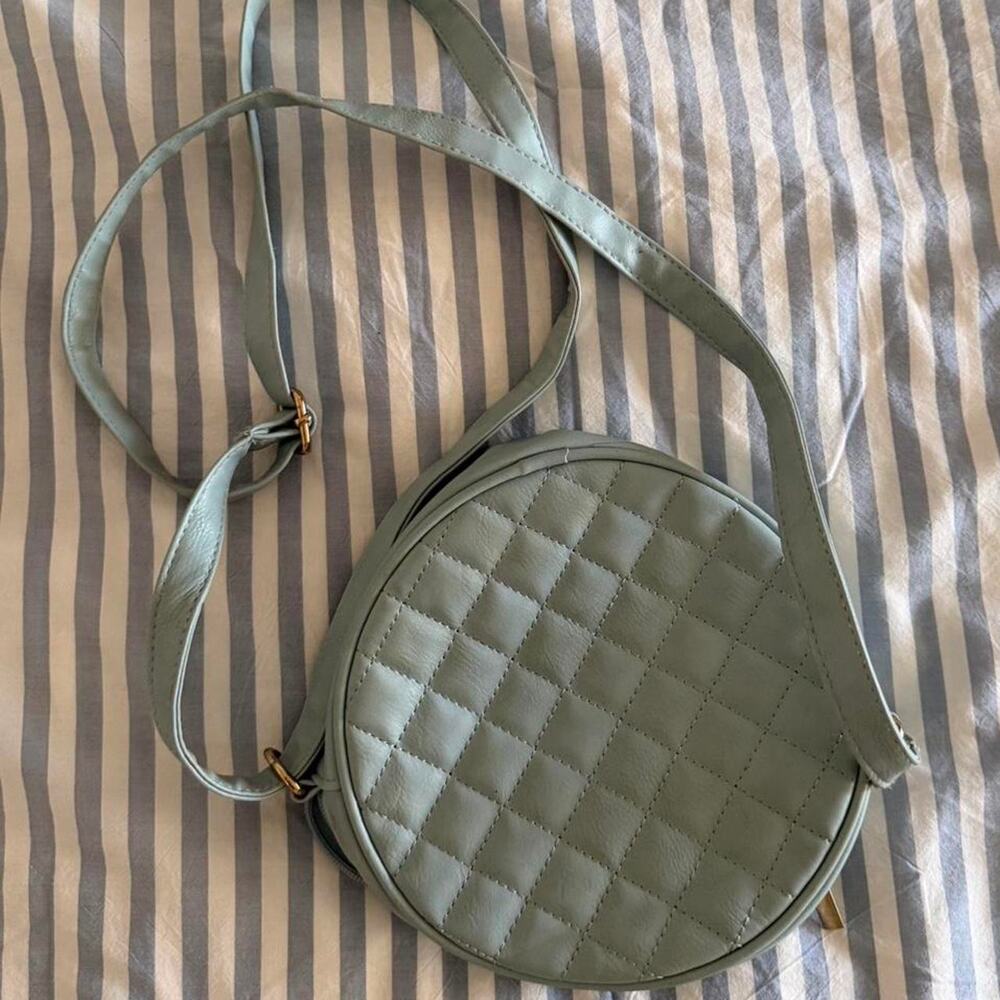 Baby blue round quilted bag